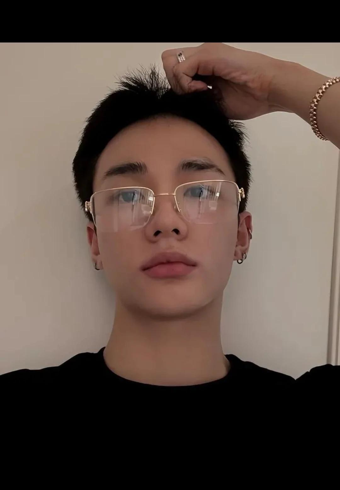 Hwang Hyunjin thumbnail