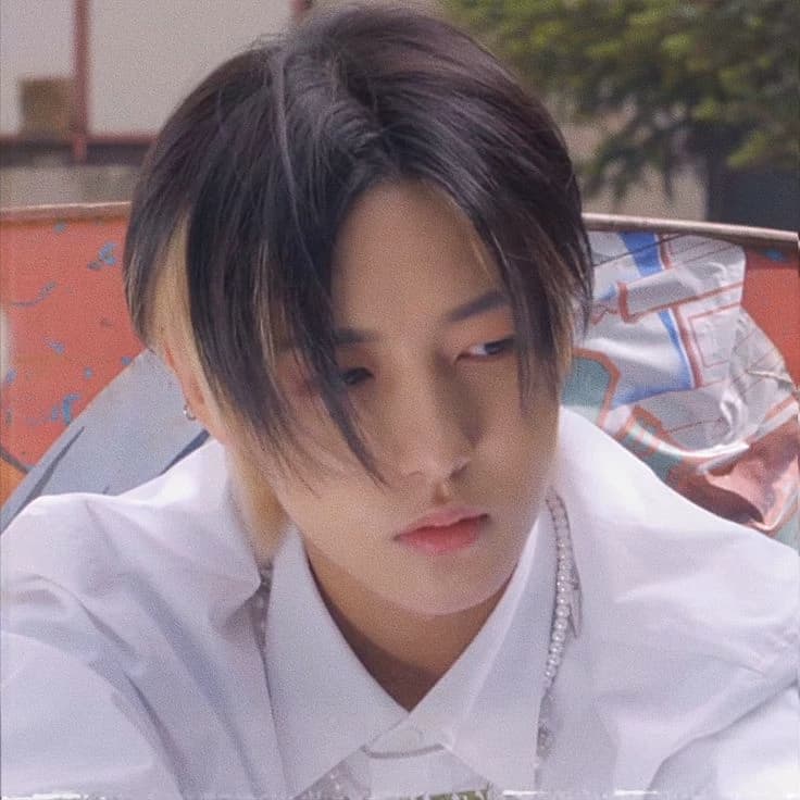 Huang Renjun thumbnail