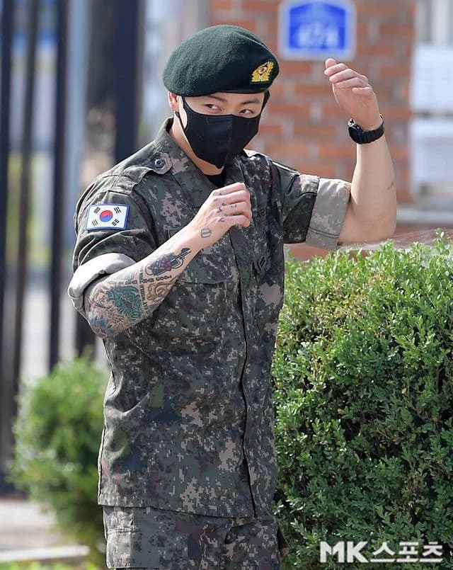 Military Boyfriend-jungkook next to me thumbnail