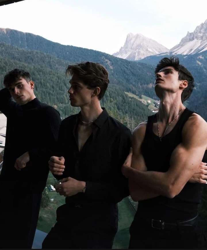 element. Moretti family . thumbnail
