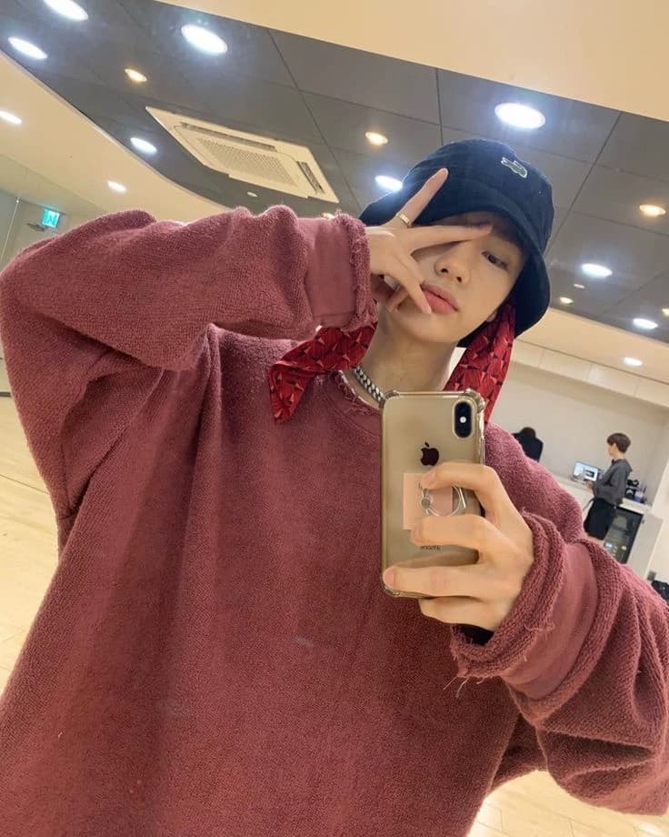 Hwang Hyunjin  thumbnail