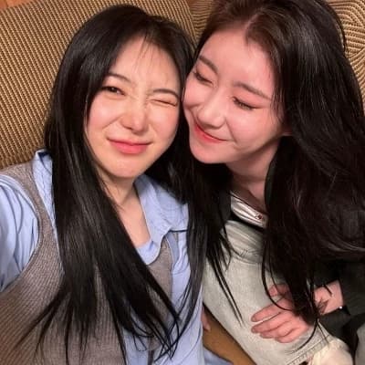 Chaeyeon and Chaeryeong thumbnail