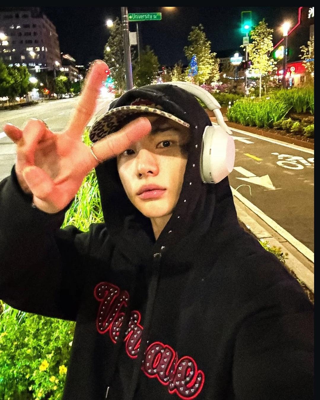 Hwang Hyunjin thumbnail