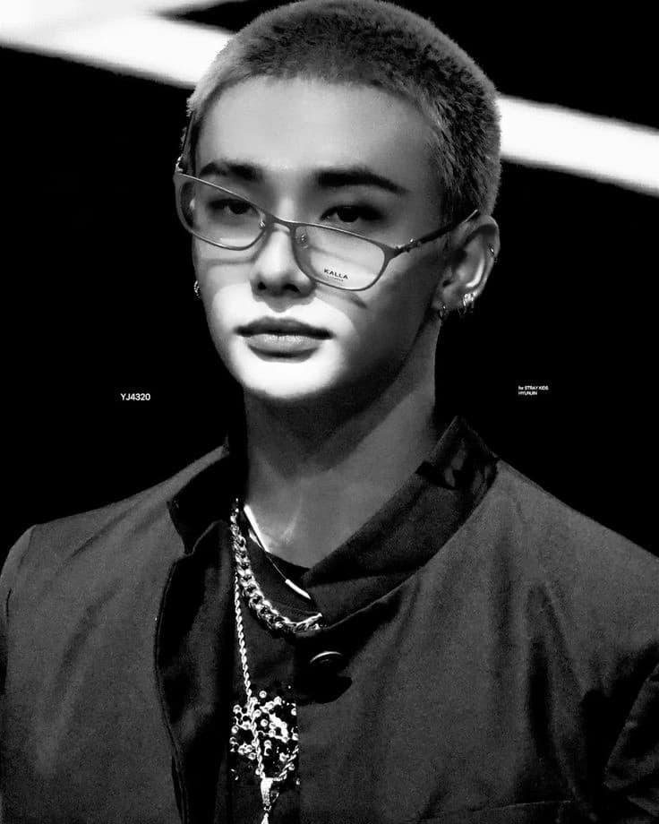 Hwang Hyunjin thumbnail