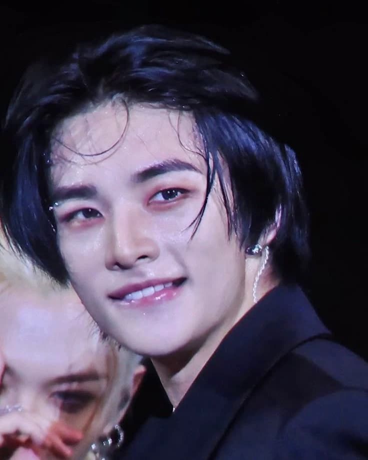 hyunjin thumbnail