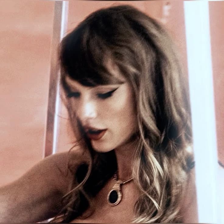 TAYLOR SWIFT thumbnail