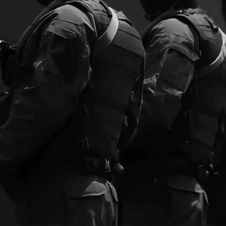 Surviving the apocalypse with 4 military men thumbnail