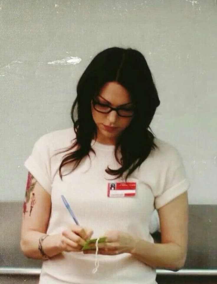 Alex Vause thumbnail