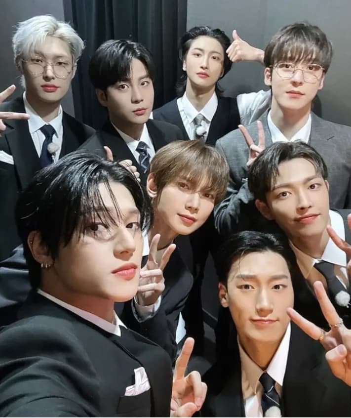 Group Ateez 🔸 thumbnail