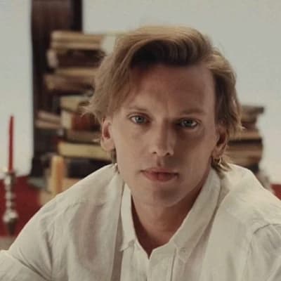 Jamie Campbell Bower thumbnail