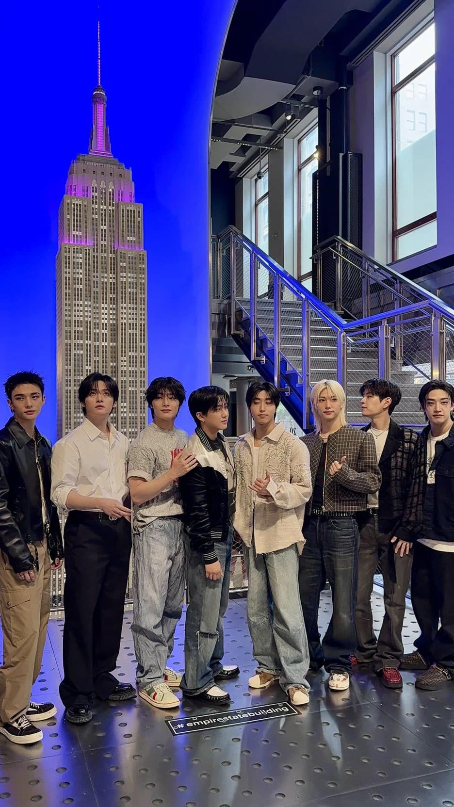 STRAY KIDS thumbnail