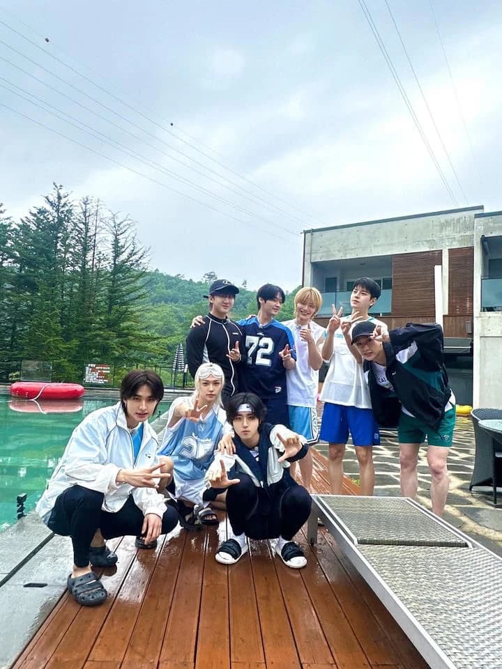 Stray kids thumbnail
