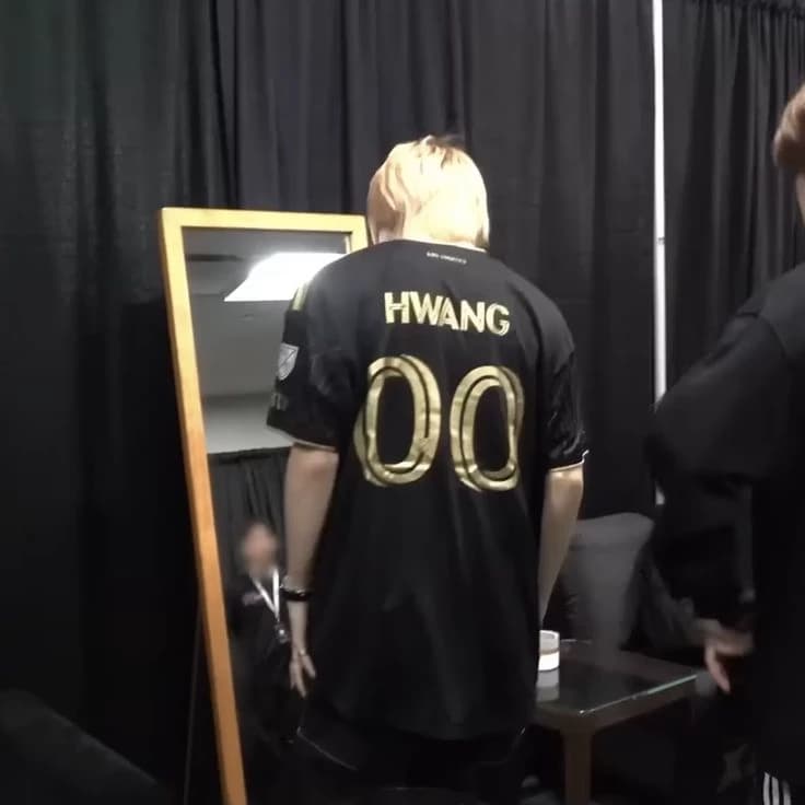 Hwang Hyunjin thumbnail