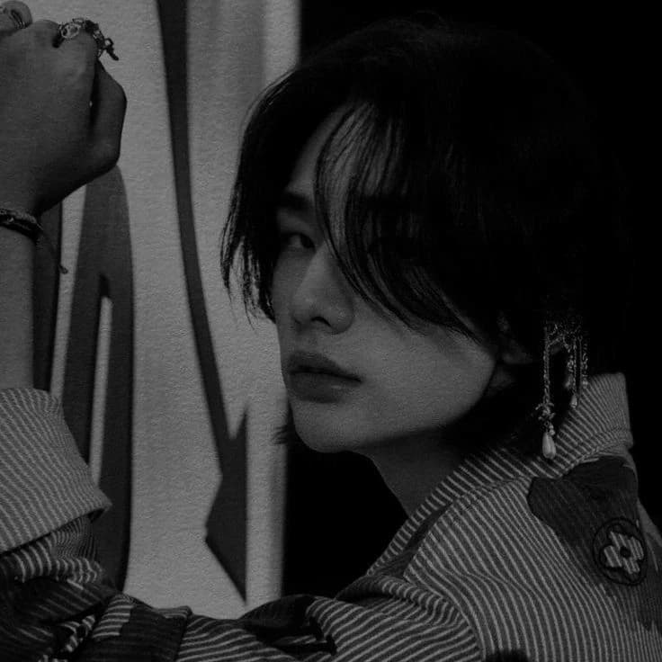 hwang hyunjin  thumbnail