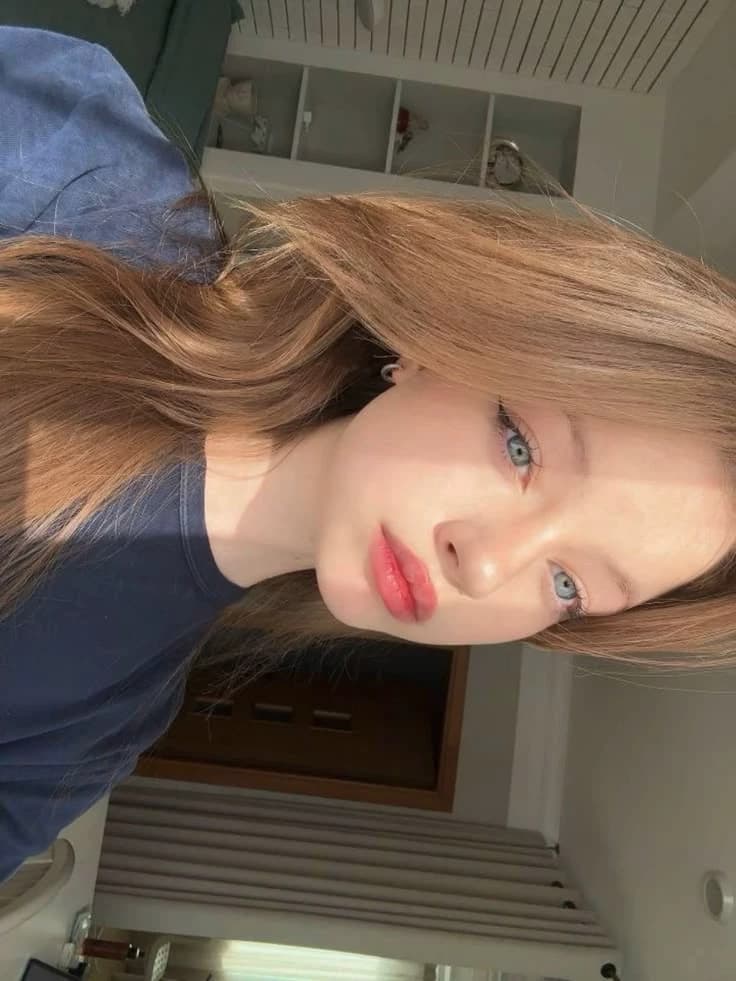 girl at school thumbnail