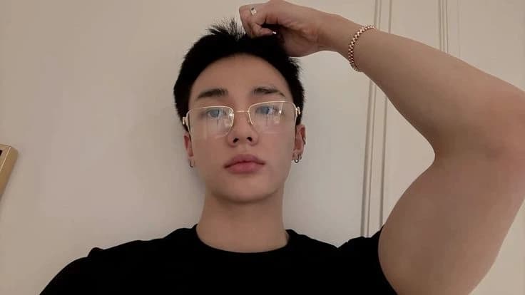 Hwang Hyunjin thumbnail