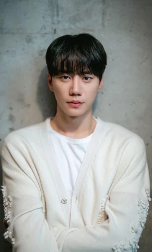 Lee Jun Young thumbnail