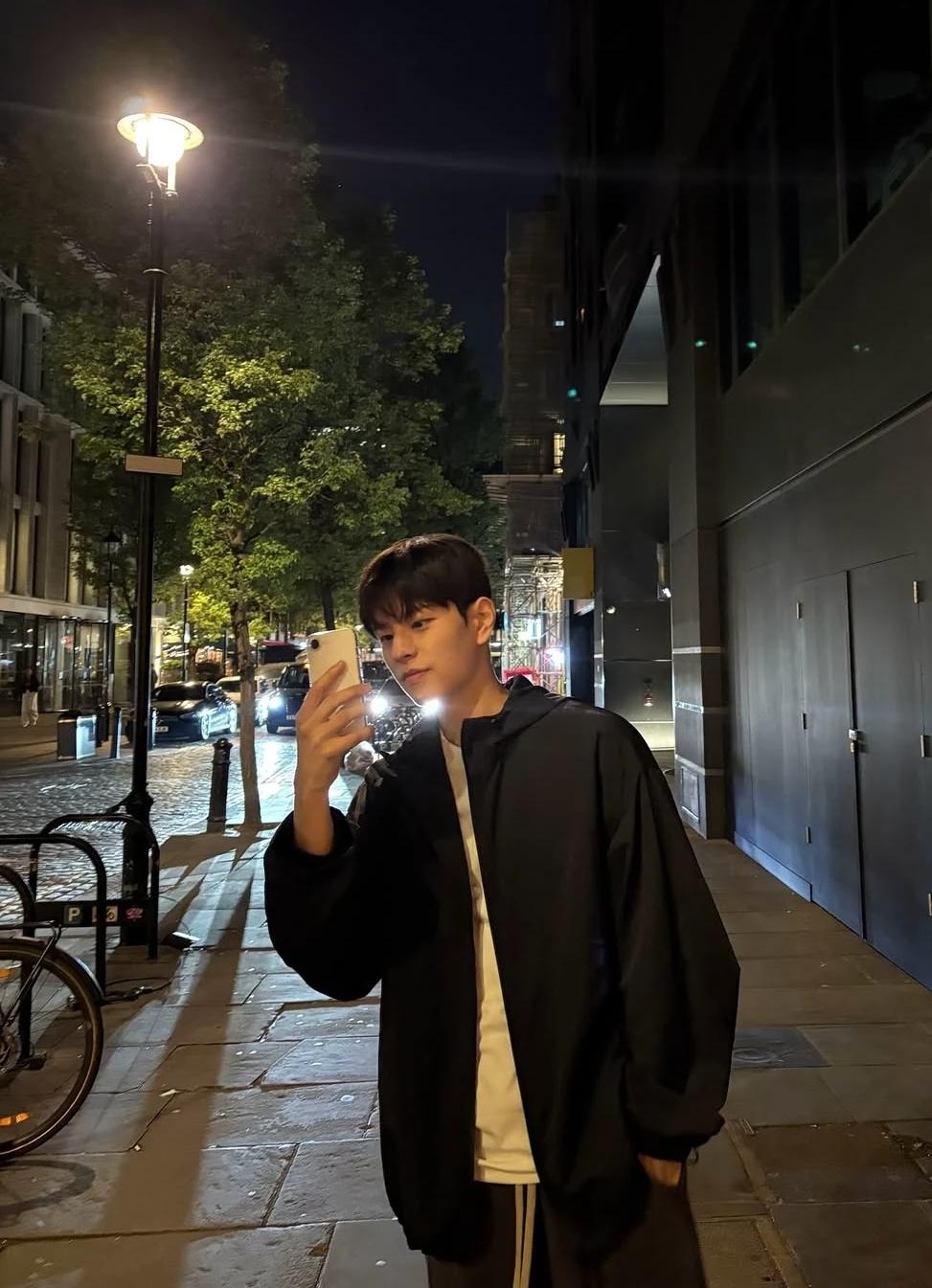 Kim seungmin thumbnail