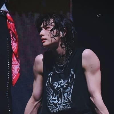 Whang Hyunjin thumbnail
