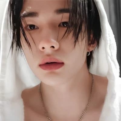 Hwang Hyunjin thumbnail