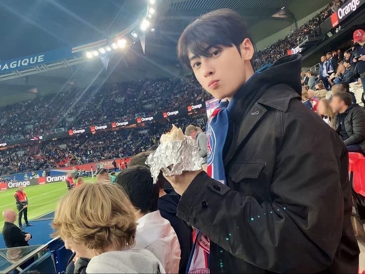 Cha Eun-woo thumbnail