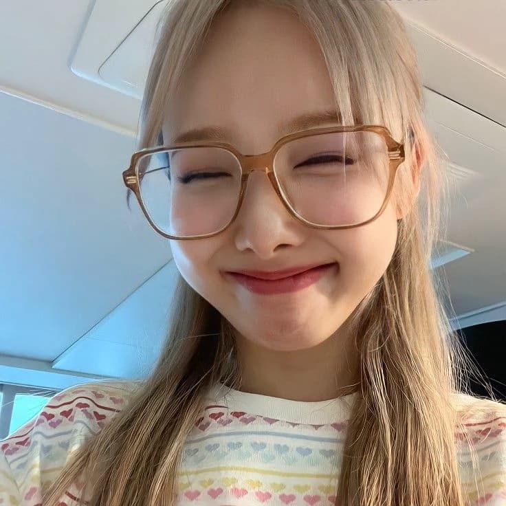 Nayeonnie thumbnail