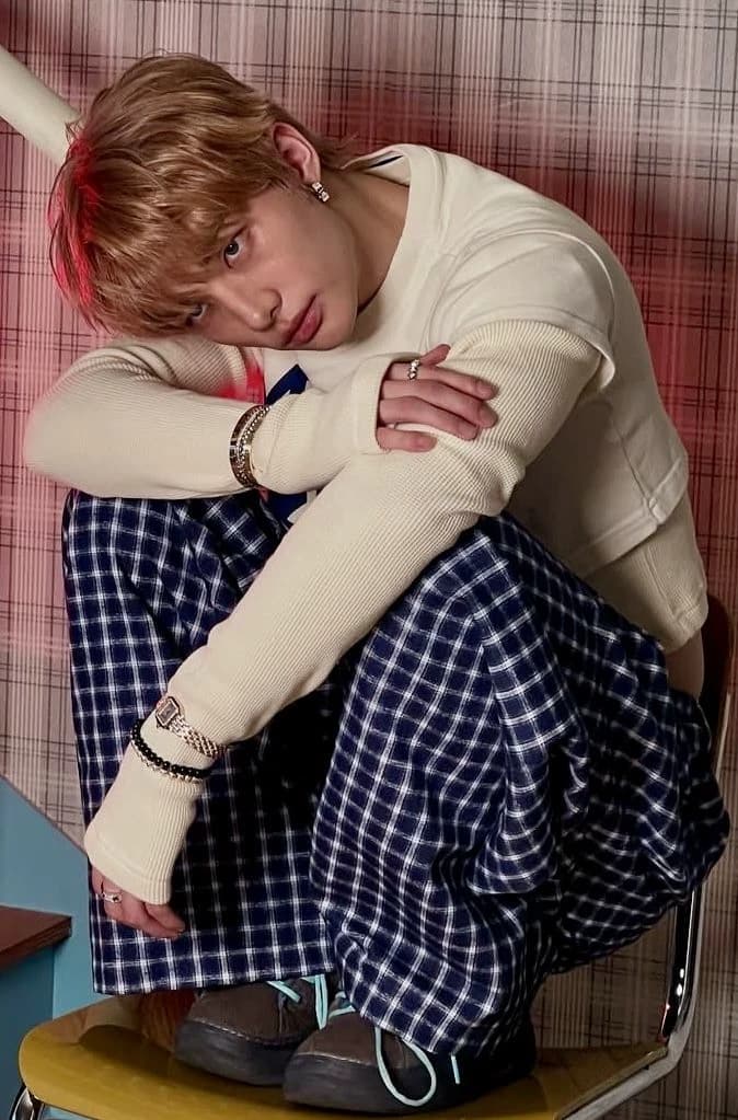 Hwang Hyunjin thumbnail