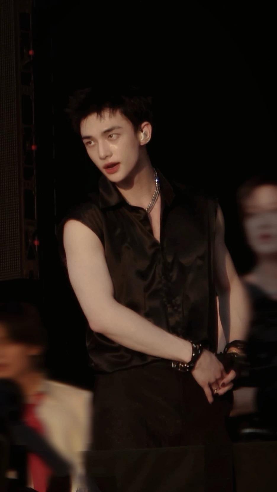Hwang Hyunjin thumbnail