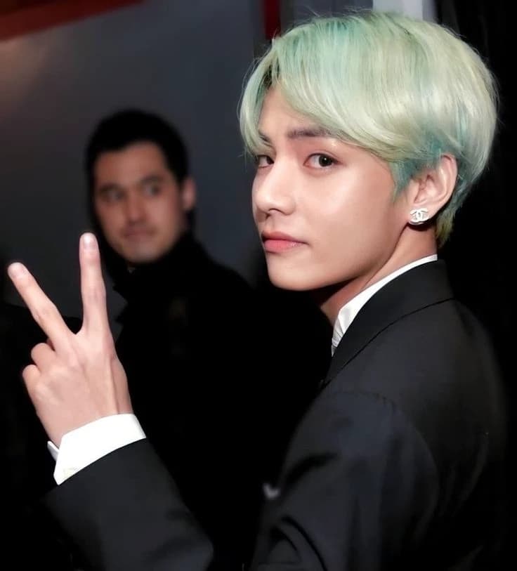 Kim Taehyung thumbnail