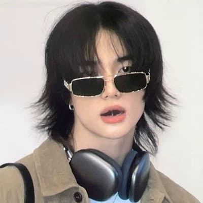 Hwang Hyunjin thumbnail