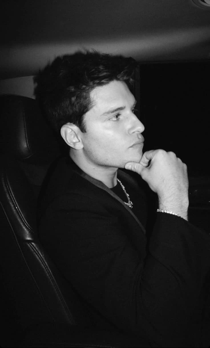 Ronen Rubinstein (gay) thumbnail