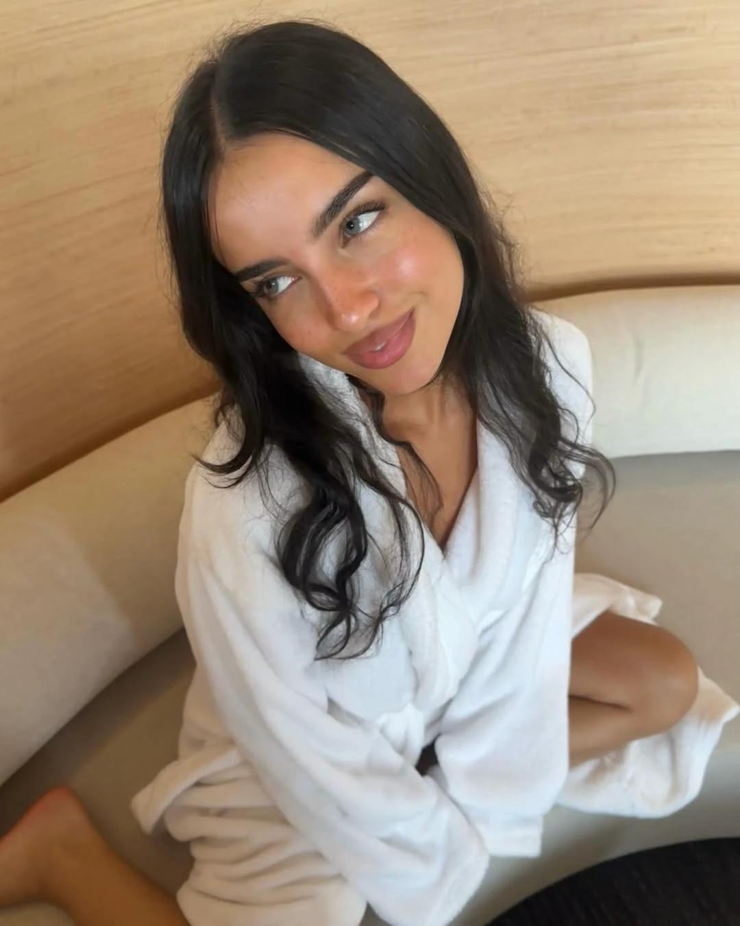 Larissa thumbnail
