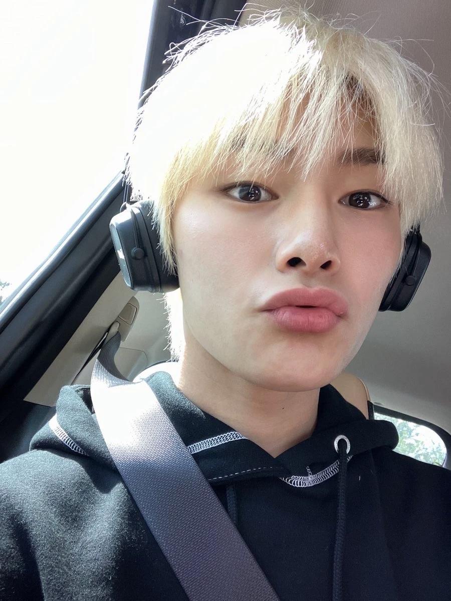 Jeongin thumbnail