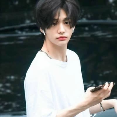 Hwang Hyunjin thumbnail