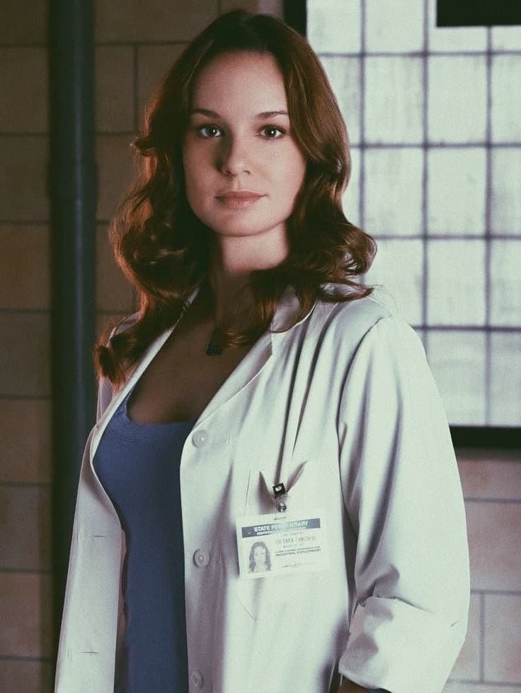 Sara Tancredi thumbnail
