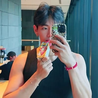 Kim Taehyung thumbnail
