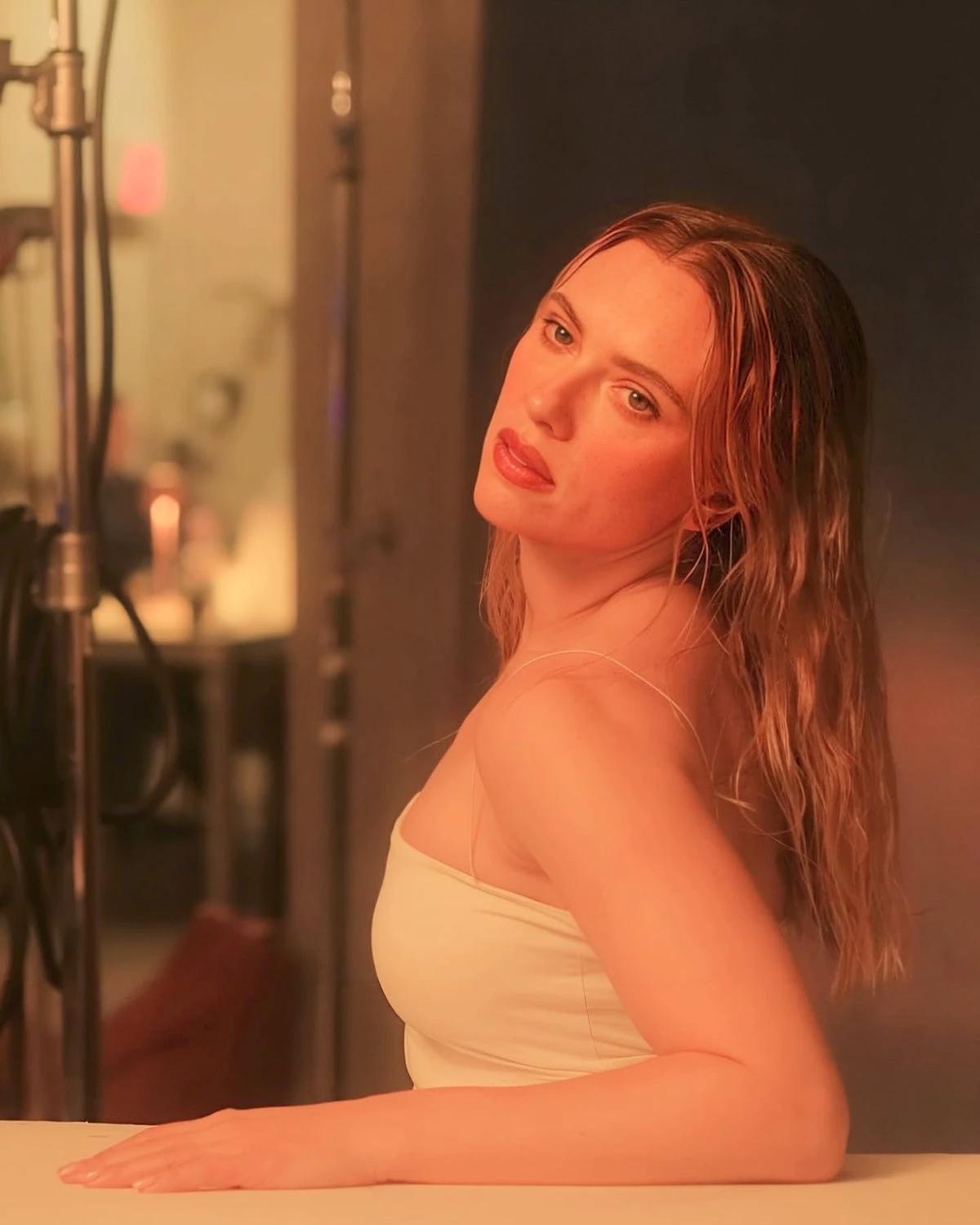 Scarlett Johansson thumbnail