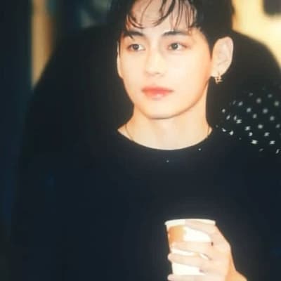Kim Taehyung (V) thumbnail