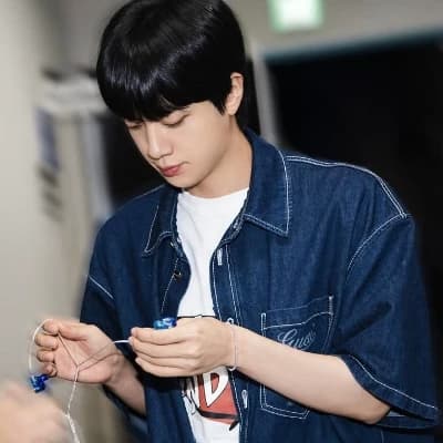 kim seokjin thumbnail