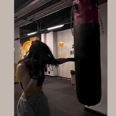 Valeria 'Val’ thumbnail