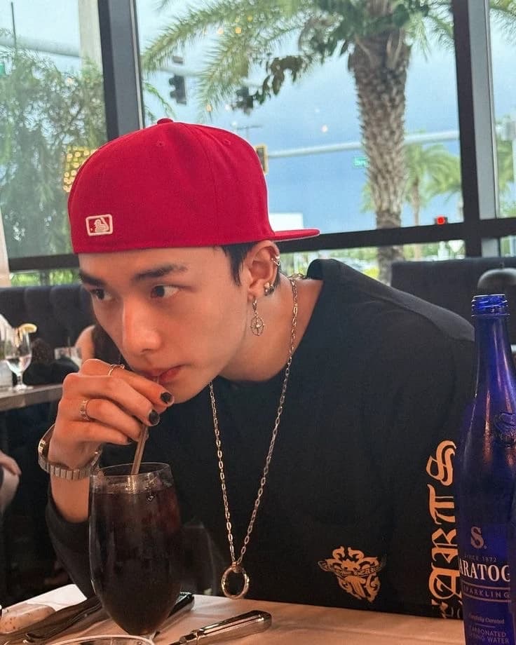 Hwang Hyunjin thumbnail