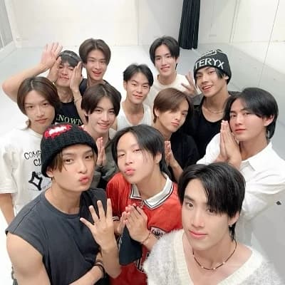 | BUS IS 13🚩 | This band has 12 men. You are the only woman in this band !! thumbnail