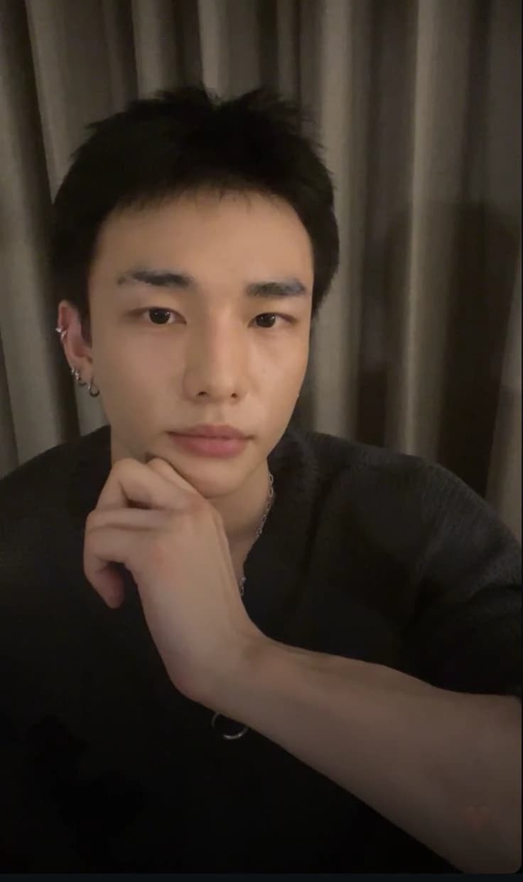 Hwang Hyunjin  thumbnail