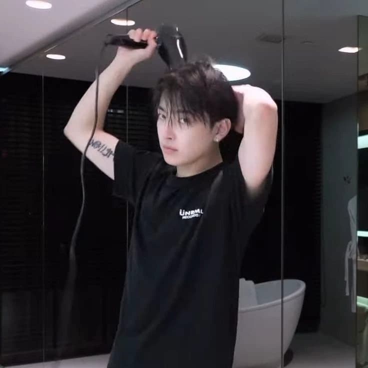 Kim Hongjoong thumbnail