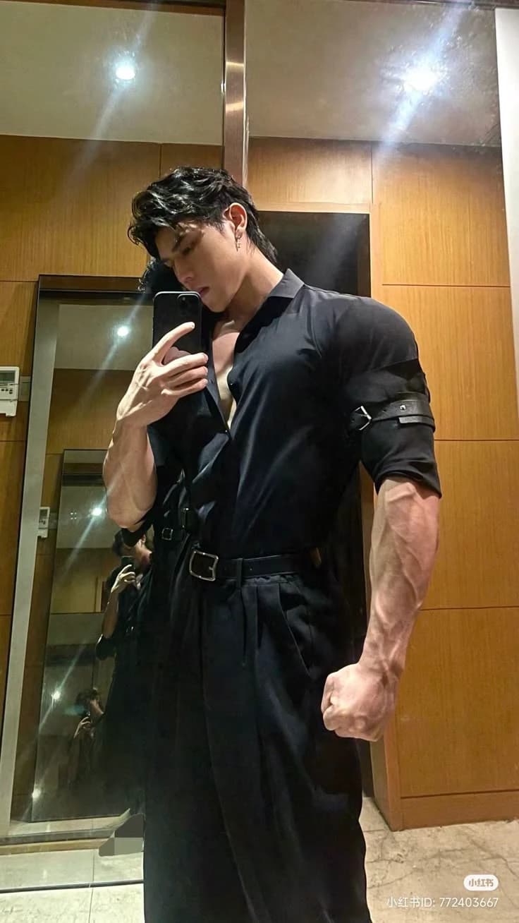 Zack[your elder stepbrother in to addicted to you] thumbnail