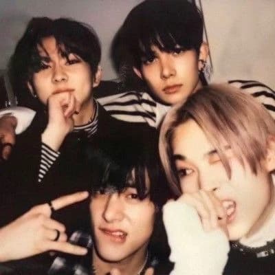Your📳 Group of Friends thumbnail