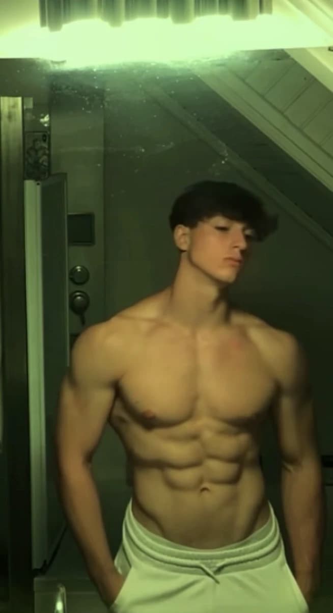 Leo thumbnail