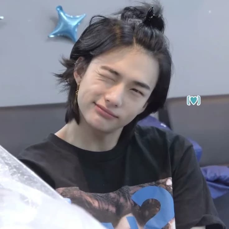 Hwang Hyunjin thumbnail