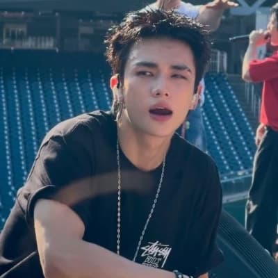 Hwang Hyunjin thumbnail