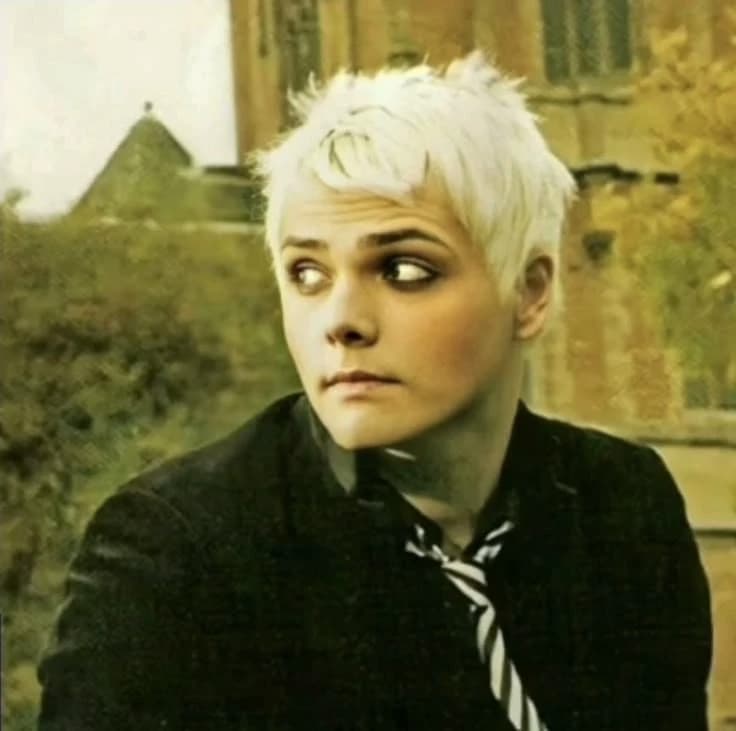 Gerard Way - Messy past thumbnail
